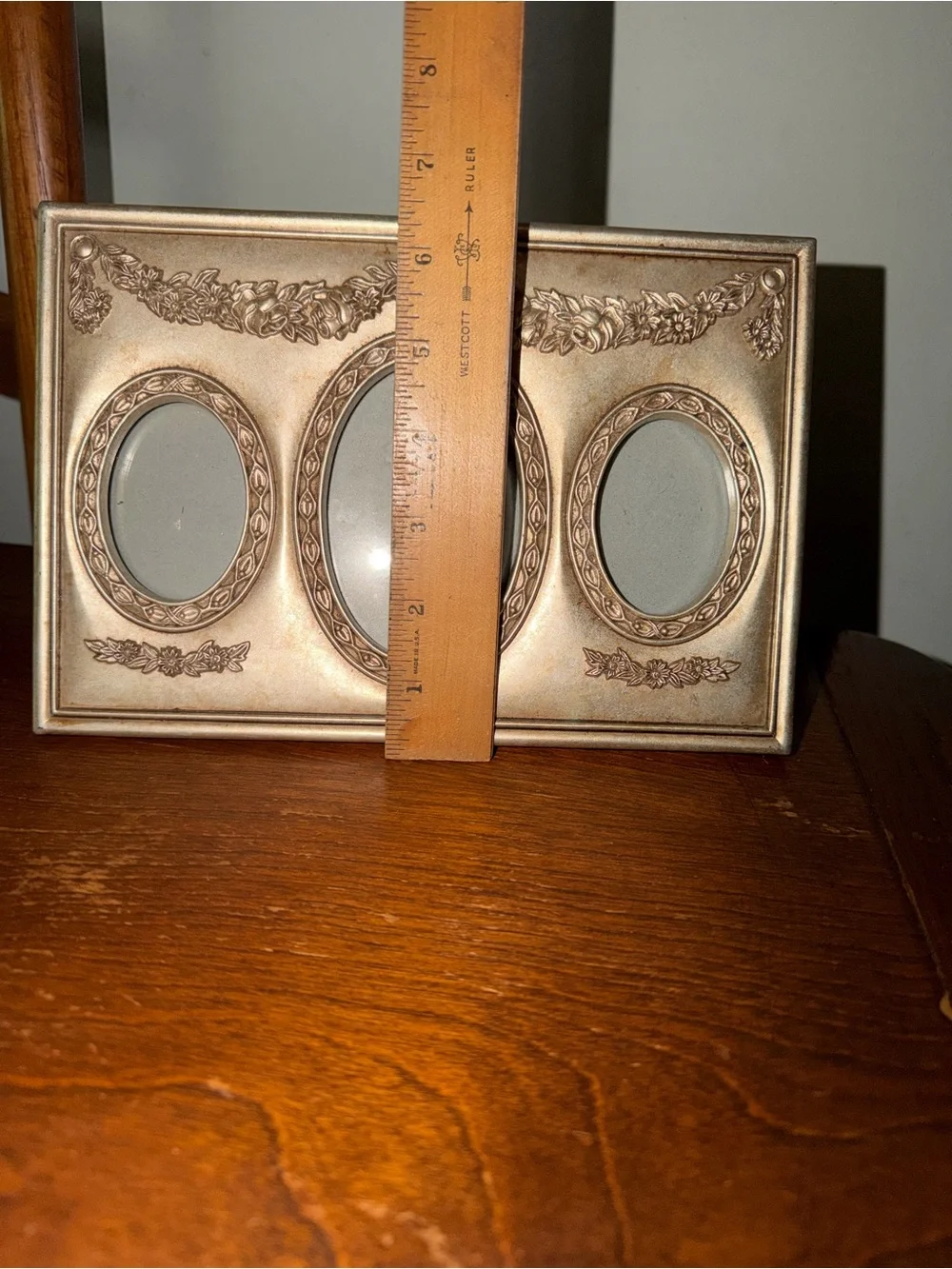 Ornate Triple Oval Picture Frame in Antique Gold